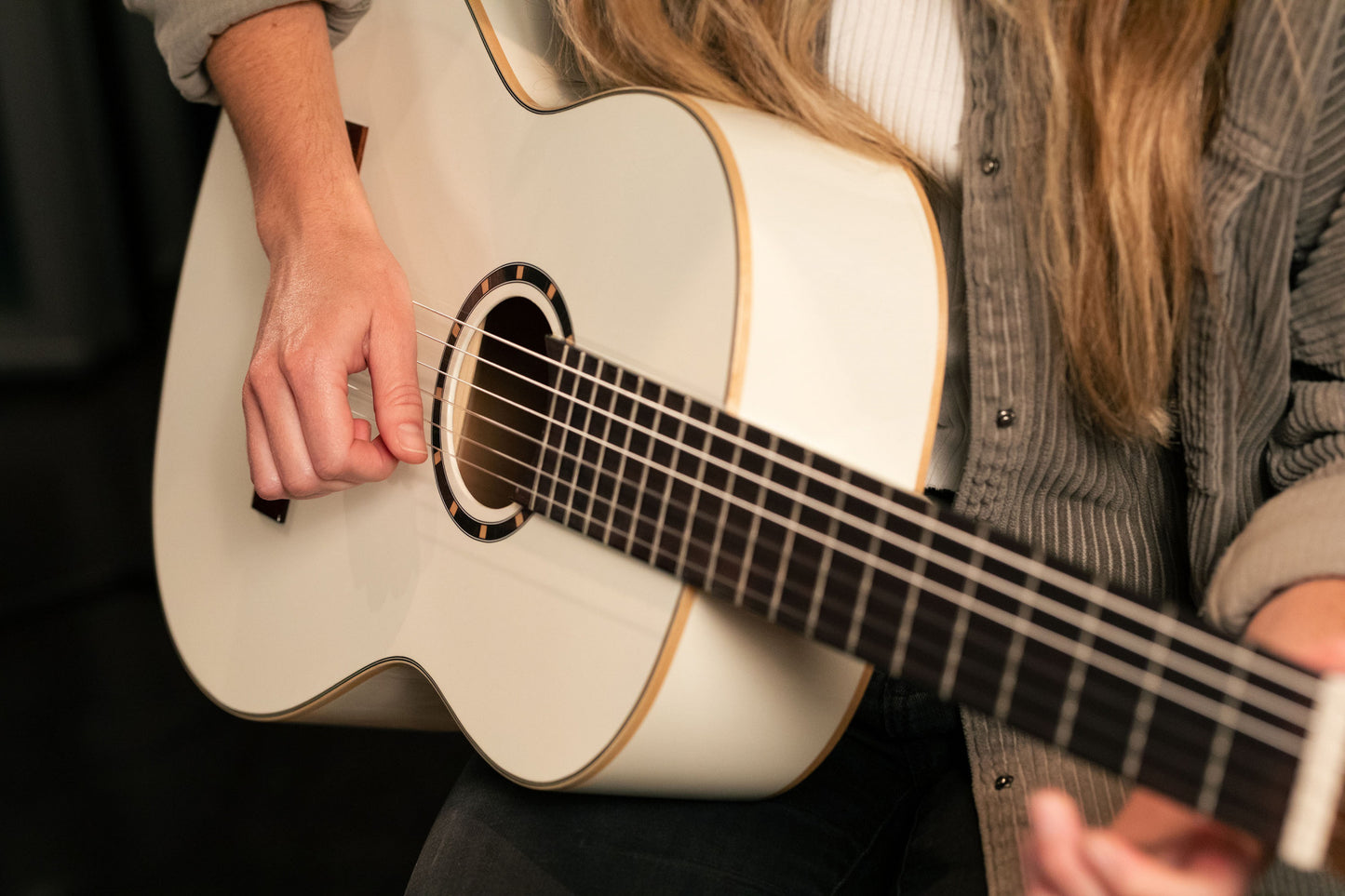 ORTEGA Family Series 4/4 Konzertgitarre 6 String - Weiß + Bag