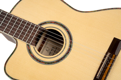 ORTEGA Family Series Pro 4/4 Konzertgitarre 6 String Lefty - Massive Fichte / Mahagoni Natur + Bag