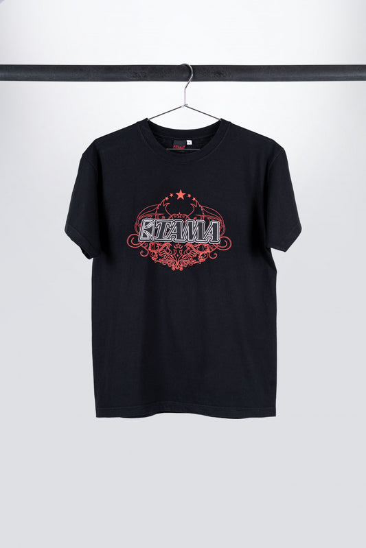 TAMA T-Shirt in schwarz mit weiß-rotem Tribal Logo auf der Brust