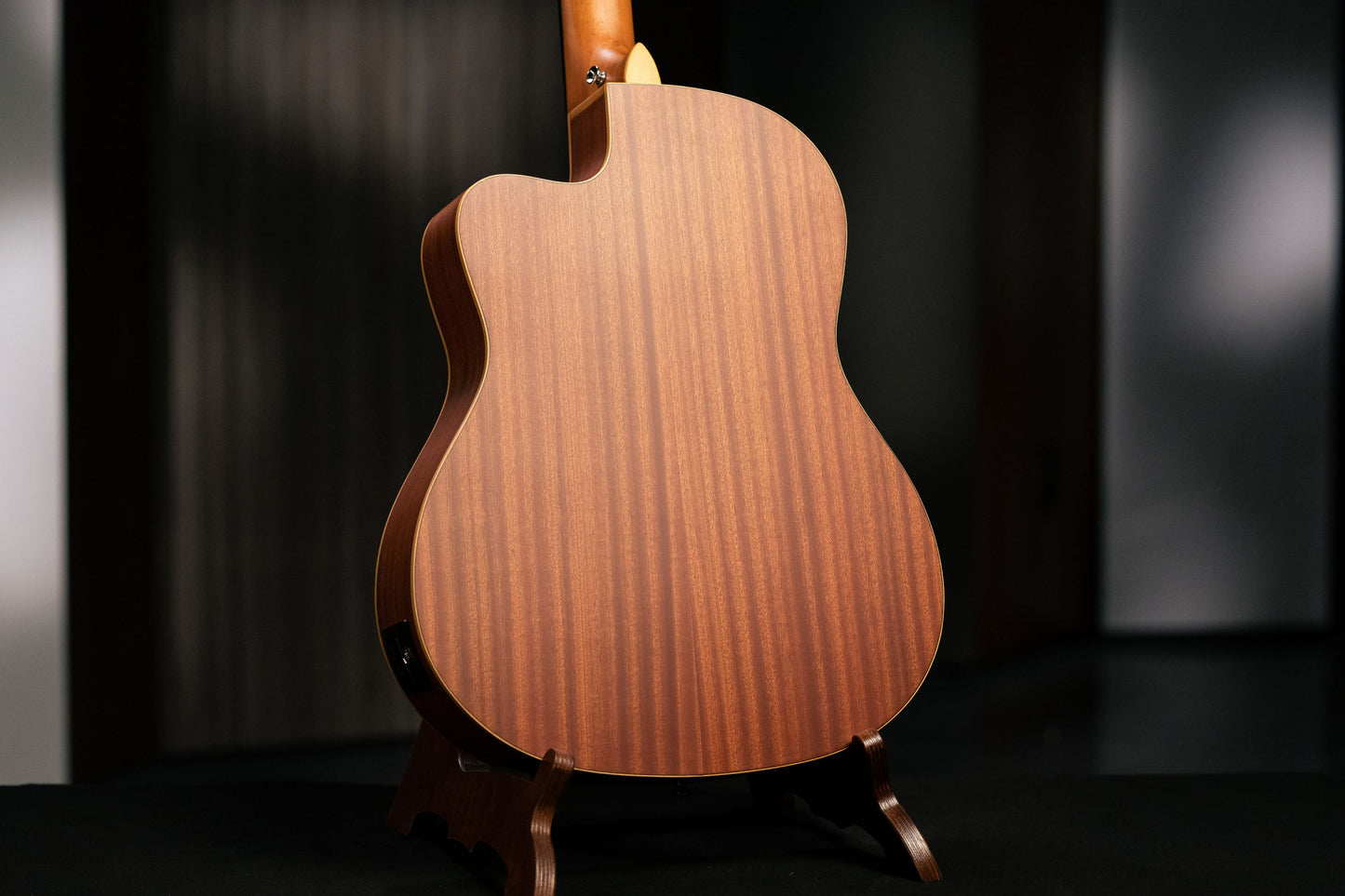 ORTEGA Family Series 4/4 Slim Neck Konzertgitarre 6 String - Fichte / Mahagoni Natur + Bag