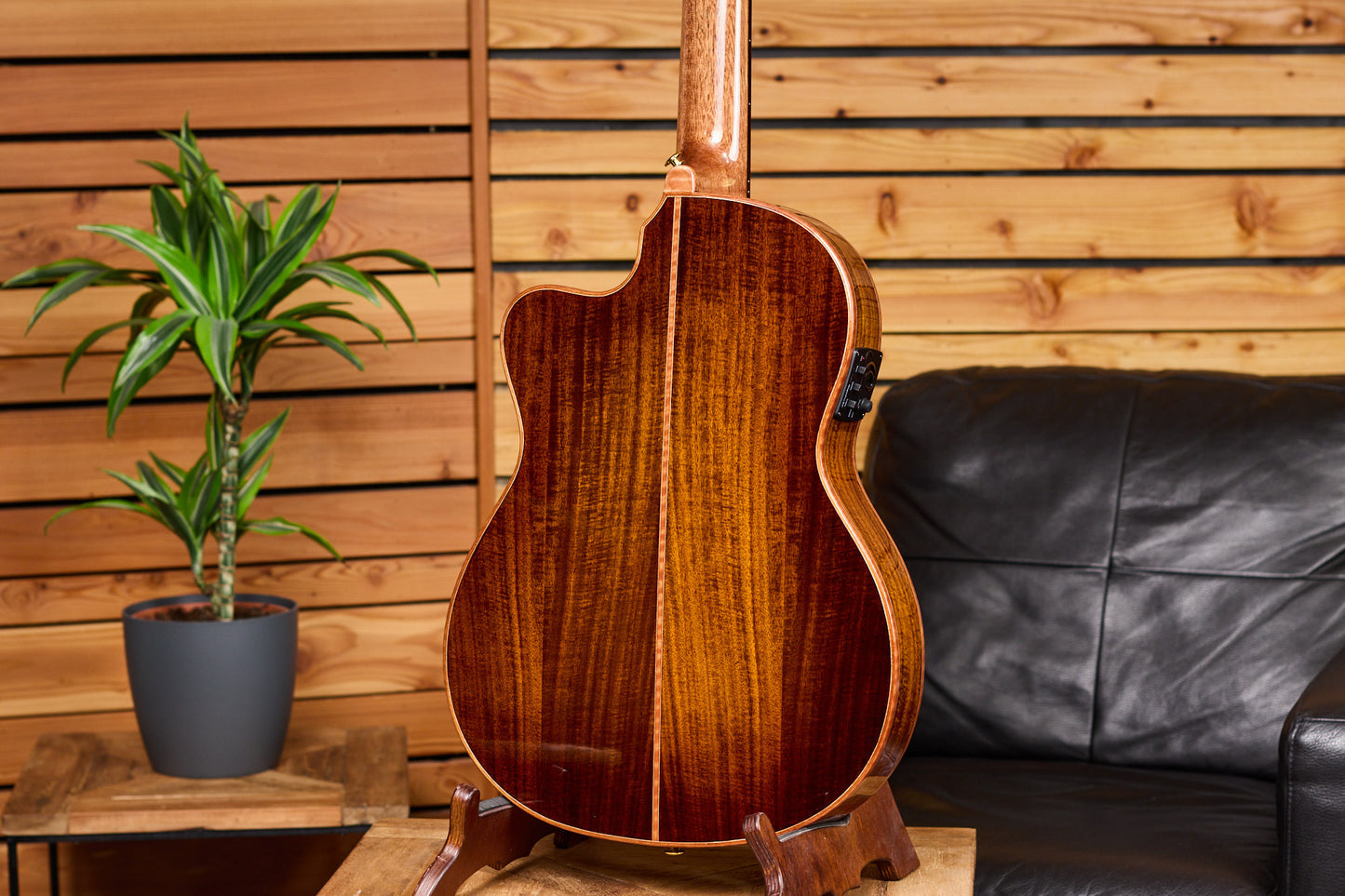 ORTEGA The Private Room 4/4 Konzertgitarre 6-String - Natural + Gigbag