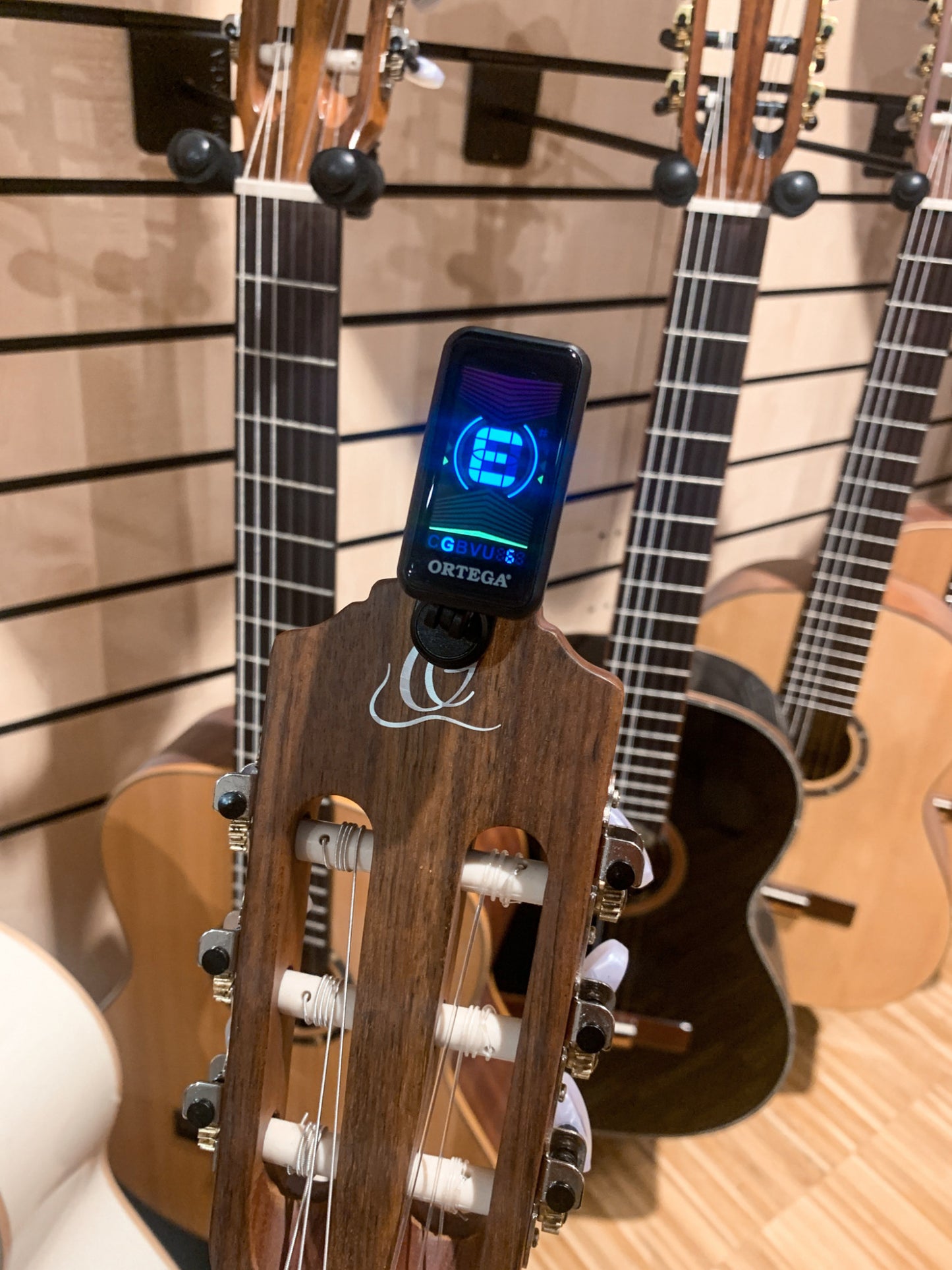 ORTEGA Multi-Mode Headstock-Tuner