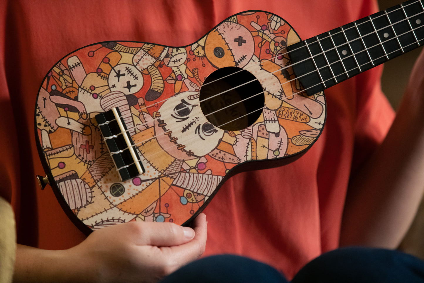 KEIKI K2 Serie Sopran Ukulele Set - Agathis / ABS Voodoo Puppet