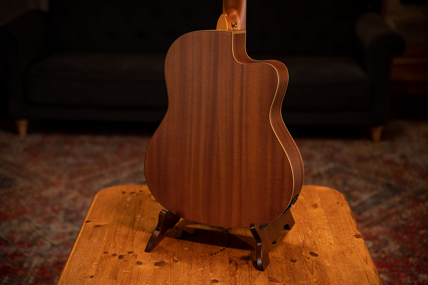 ORTEGA Family Series Pro 4/4 Slim Neck Konzertgitarre 6 String Lefty - Massive Zeder / Mahagoni Natur + Bag