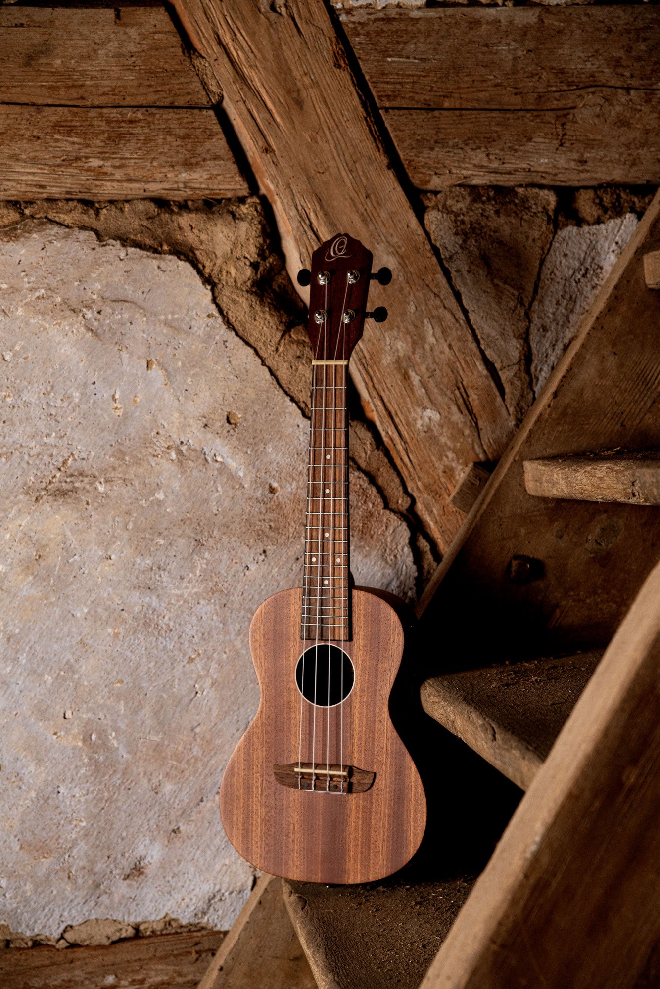 ORTEGA Timber Serie Concert Preamp Ukulele 4 String - Sapele Natural + Bag