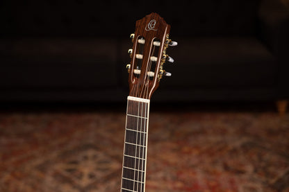 ORTEGA Family Series Pro 4/4 Konzertgitarre 6 String Lefty - Massive Fichte / Mahagoni Natur + Bag