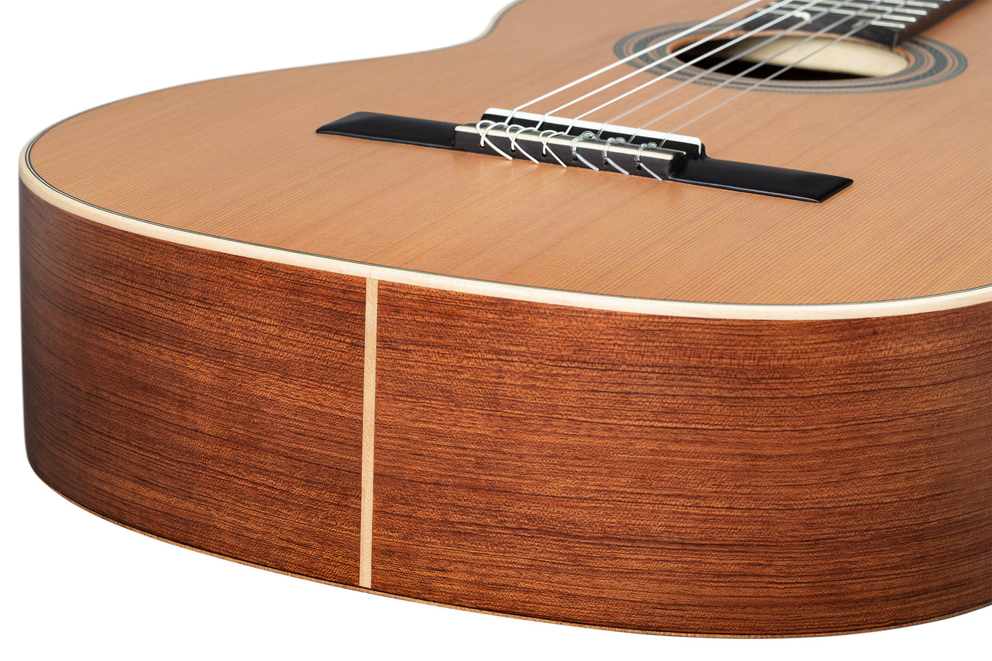 ORTEGA Traditional Series 4/4 Nylon String Guitar 6-String - Satin + Pro Gig Bag