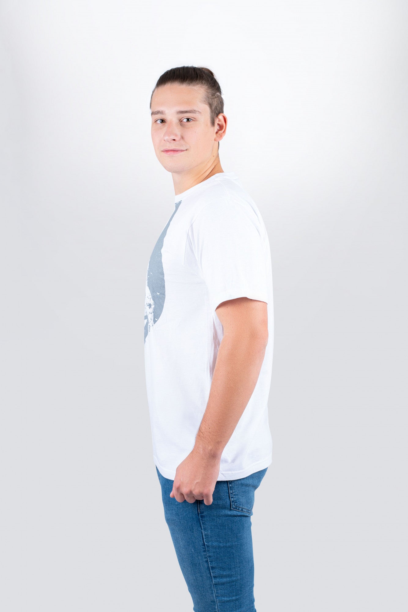 Tama t-shirt in white with Circle Tee print