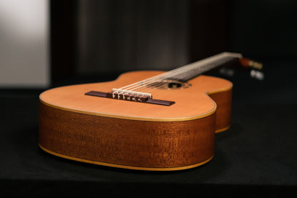 ORTEGA Family Series 3/4 Konzertgitarre 6 String - Zeder / Mahagoni Natur + Bag