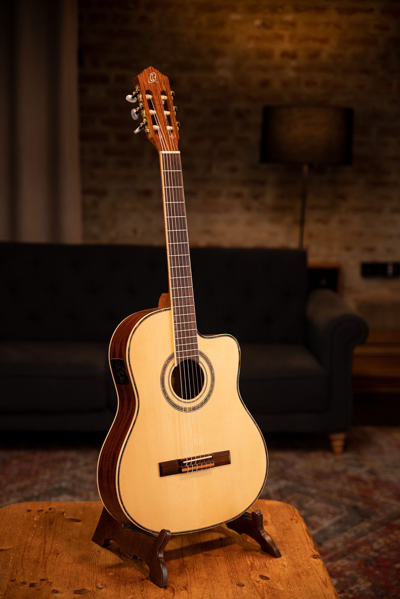 ORTEGA Family Series Pro 4/4 Classical Guitar 6 String - Solid Spruce / Mahogany Natural + Bag