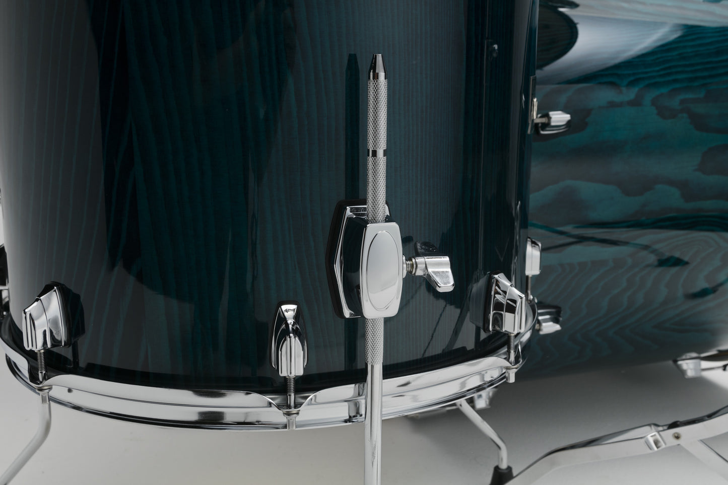 TAMA Superstar Classic Drum Set 7 teilig - Gloss Sapphire Lacebark Pine/Chrom HW + SM5W Hardware Kit