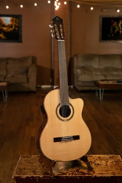 ORTEGA Performer Series 4/4 Konzertgitarre 6-String - Natural + Gigbag