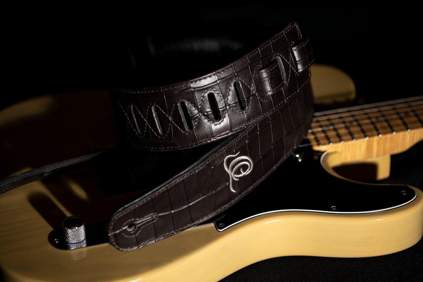 ORTEGA Echtledergitarrengurt - Dark Brown Croco