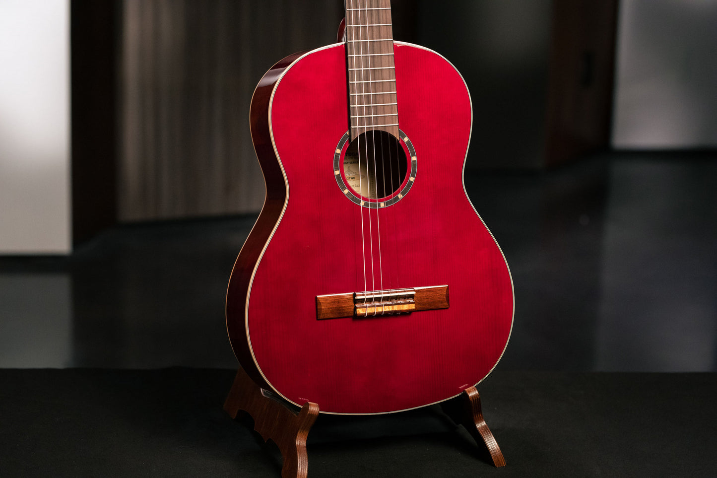 ORTEGA Family Series 4/4 Konzertgitarre 6 String - Weinrot + Bag