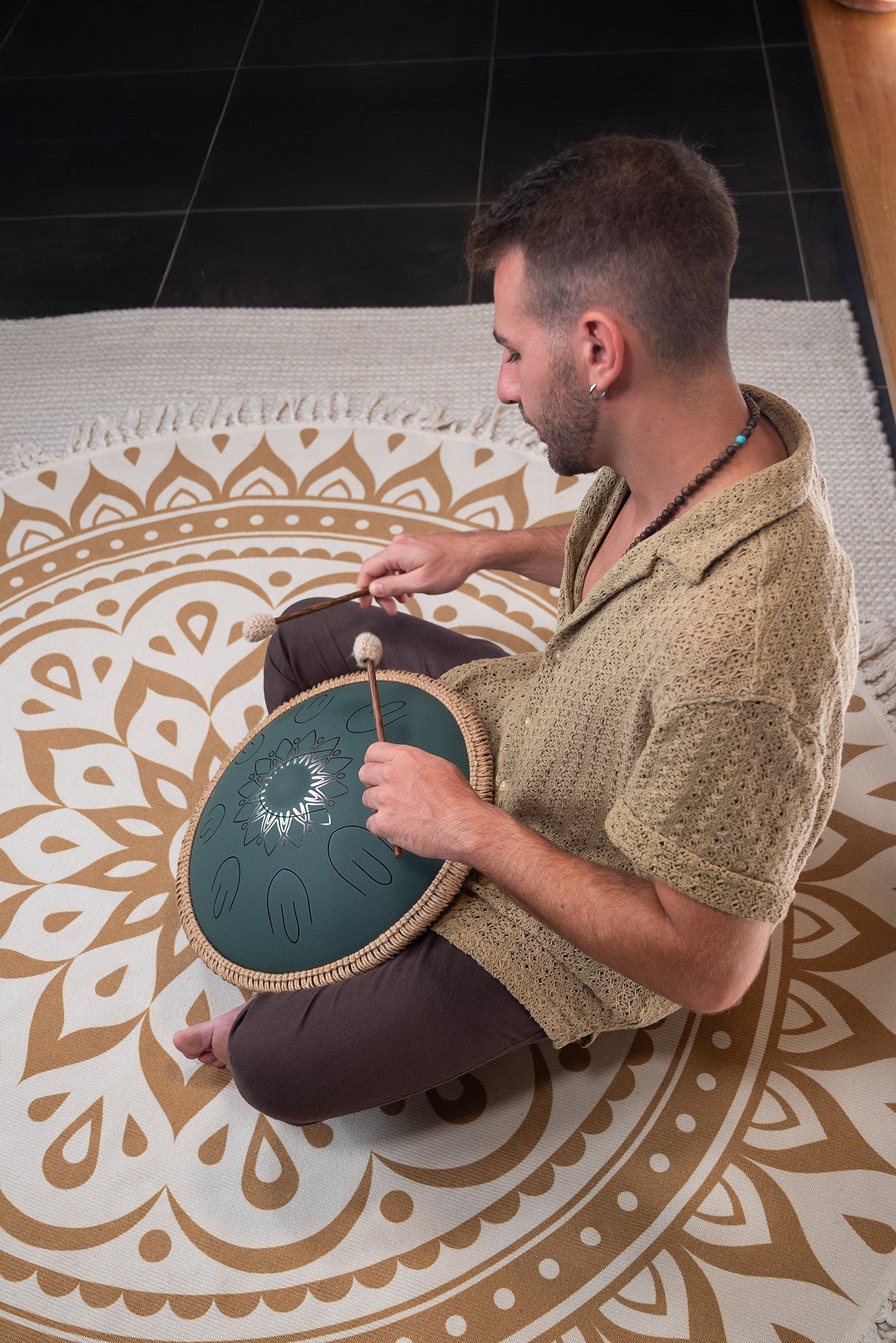 MEINL Sonic Energy Octave Steel Tongue Drum 16" - F Major/9 Notes/432 Hz - Dark Green, Engraved floral design