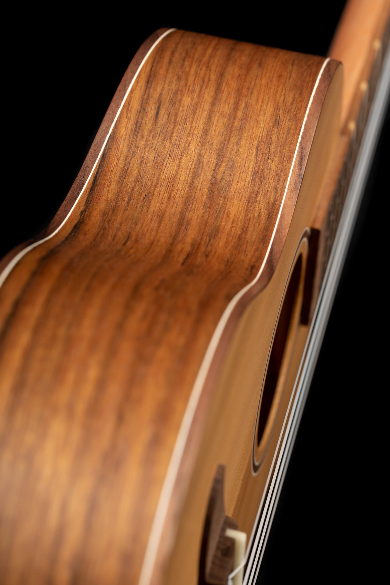 ORTEGA Timber Series Tenor Ukulele 4 String - Solid Cedar / Walnut Natural + Bag