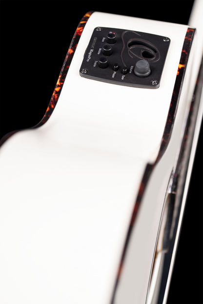ORTEGA Family Series Pro 4/4 Konzertgitarre 6 String - Massive Fichte / Mahagoni White + Bag