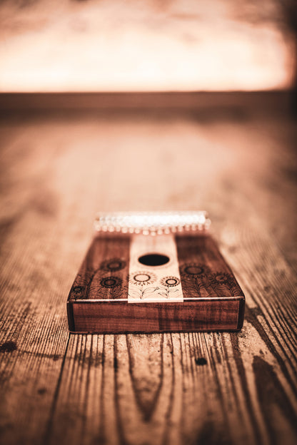 MEINL Sonic Energy Sound Hole Kalimba - 17 tones, maple + acacia