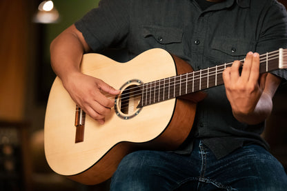 ORTEGA Student Series Pro 4/4 Konzertgitarre 6-String - Natural