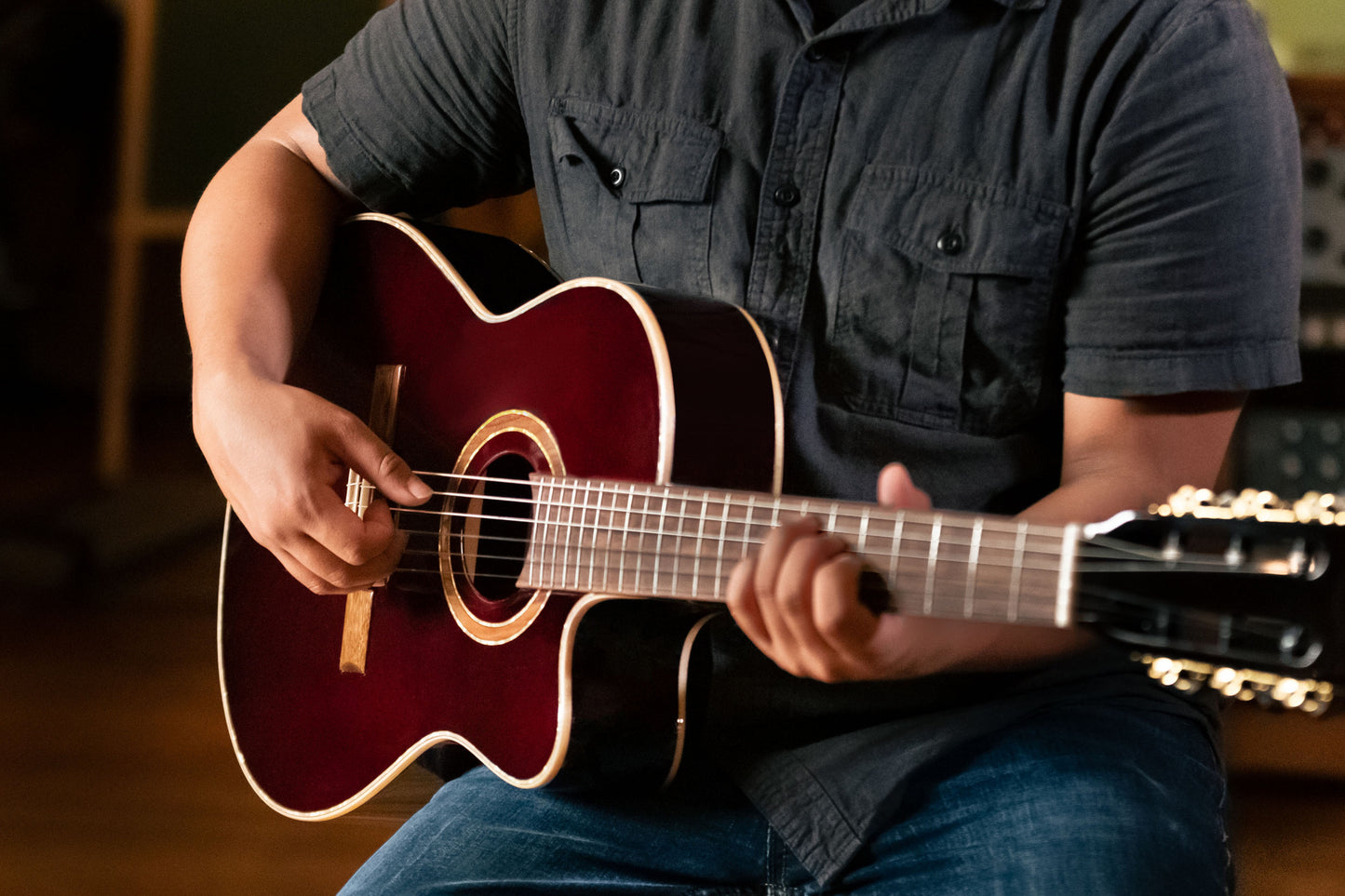 ORTEGA Performer Series 4/4 Thinline Konzertgitarre 6-String - Stained Red + Gigbag