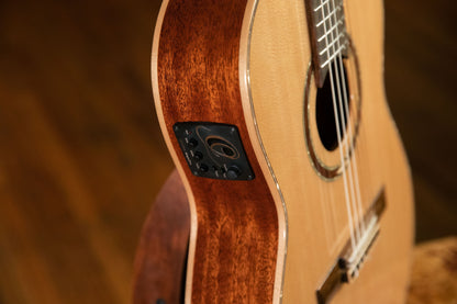 ORTEGA Performer Series 4/4 Thinline Konzertgitarre 6-String - Natural + Gigbag