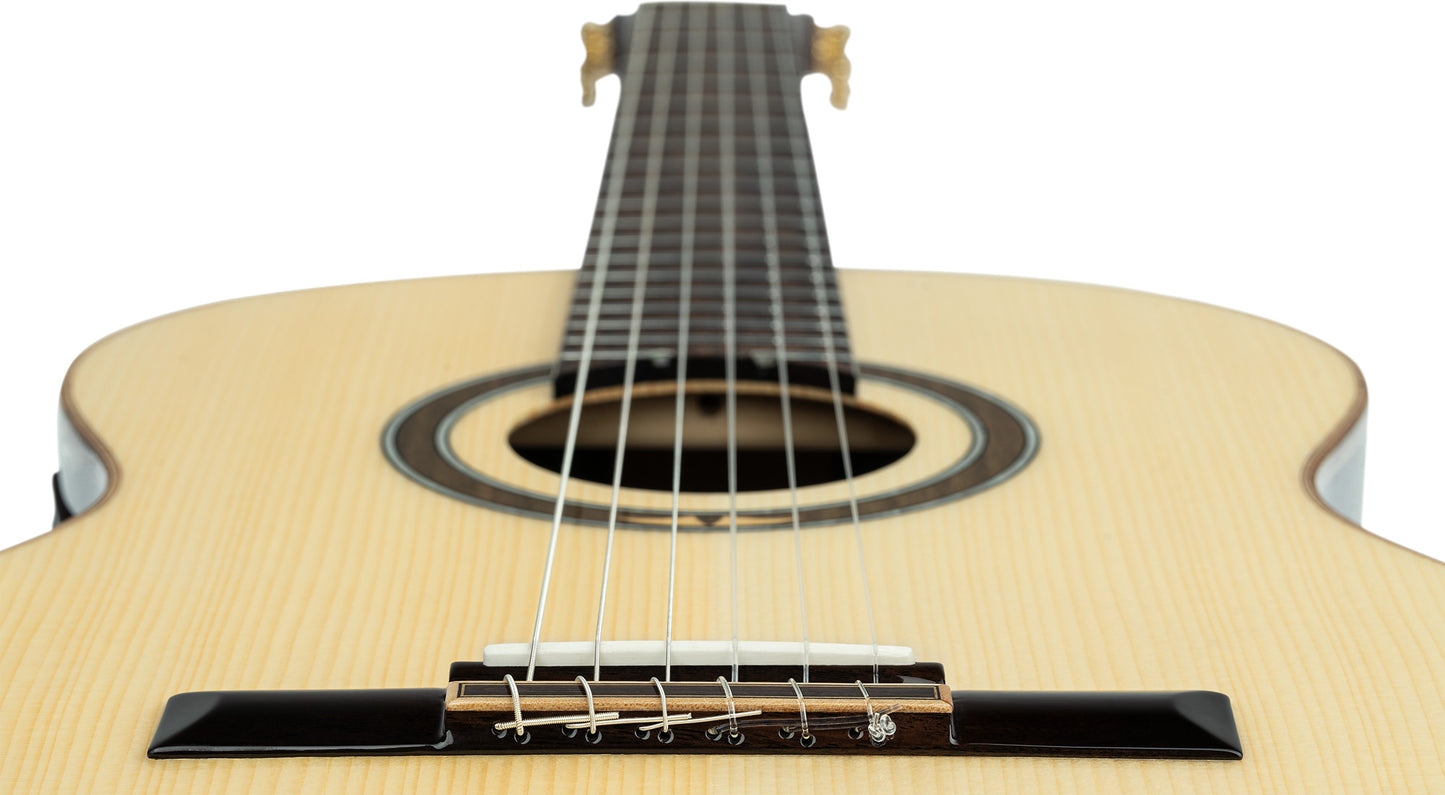 ORTEGA Performer Series 4/4 Konzertgitarre 6-String - Natural + Gigbag