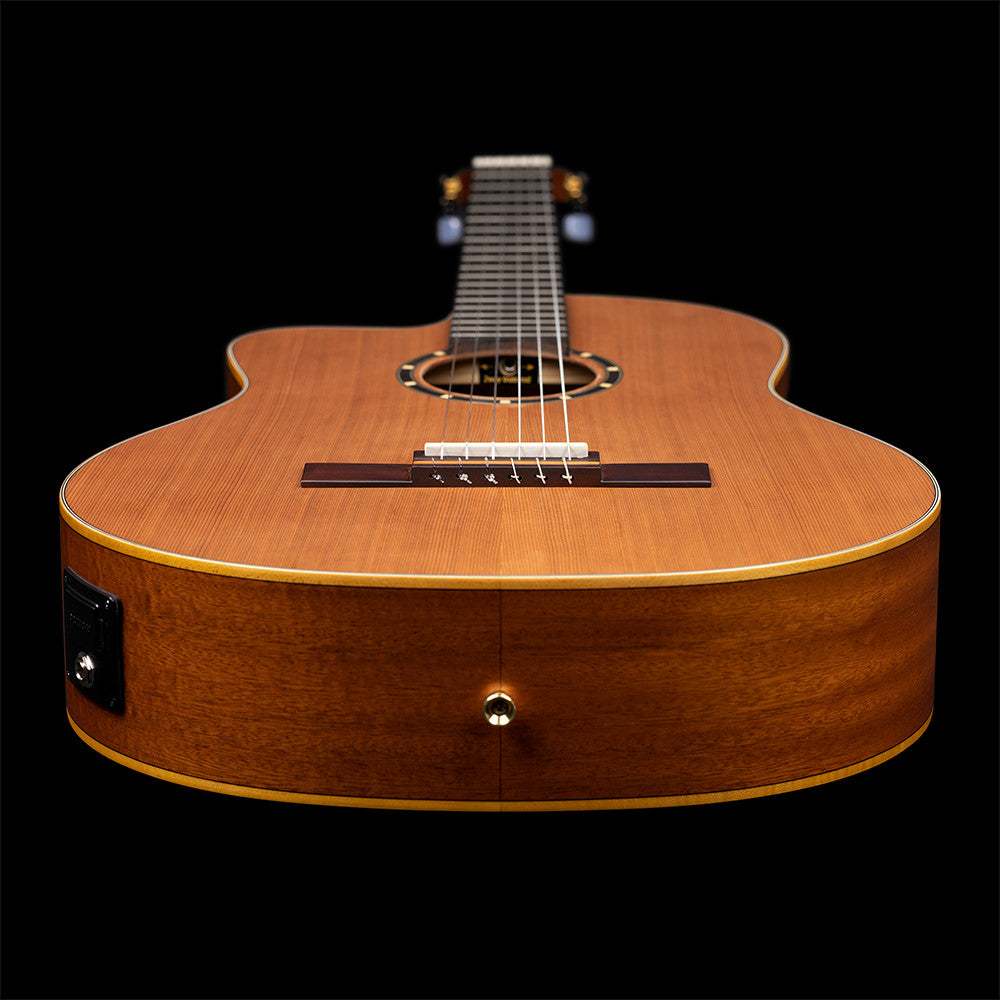 ORTEGA Family Series Pro 4/4 Slim Neck Konzertgitarre 6 String Lefty - Massive Zeder / Mahagoni Natur + Bag