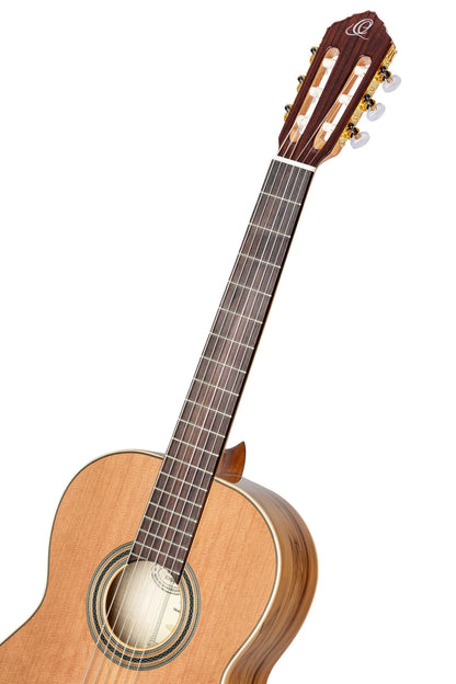 ORTEGA Traditional Series 4/4 Nylon String Guitar 6-String + Pro Gigbag