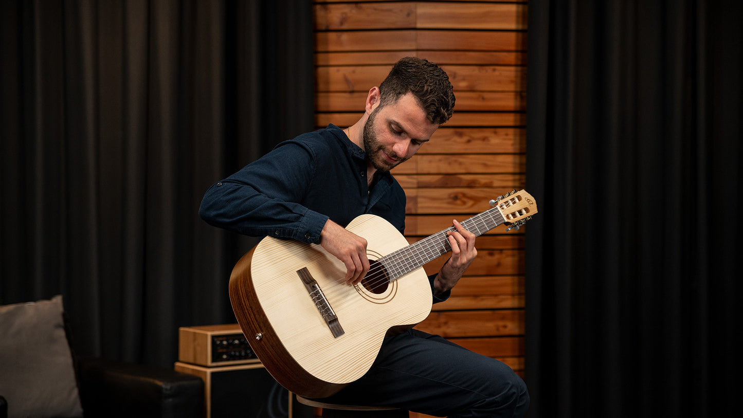 ORTEGA Traditional Series 4/4 Nylon String Guitar 6-String - Natural Spruce