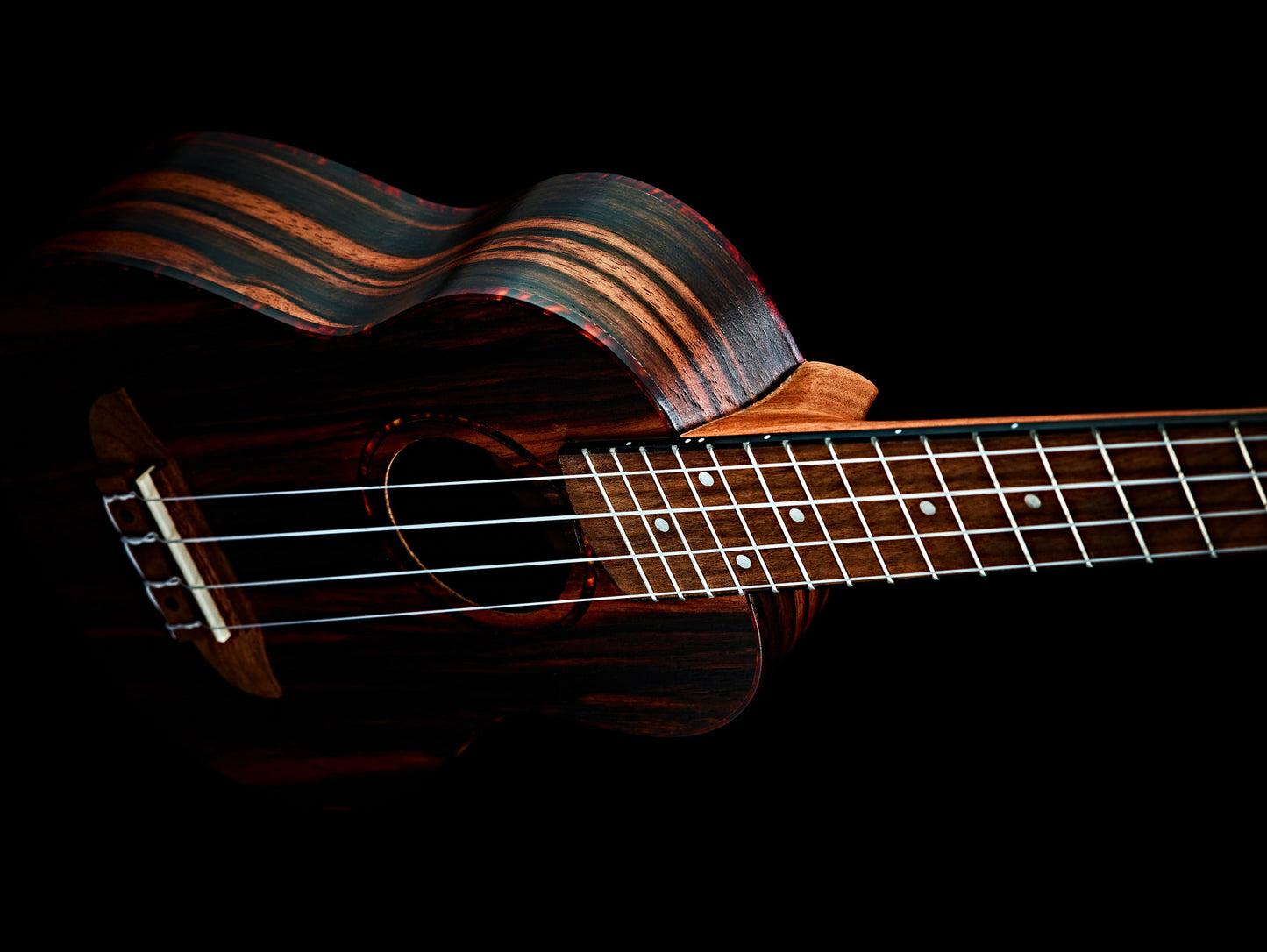 ORTEGA Timber Serie Sopran Ukulele 4 String - Ebony Natural + Bag
