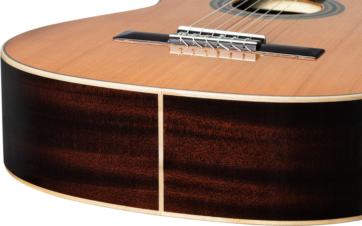 ORTEGA Traditional Series 4/4 Nylon String Guitar 6-String + Pro Gigbag