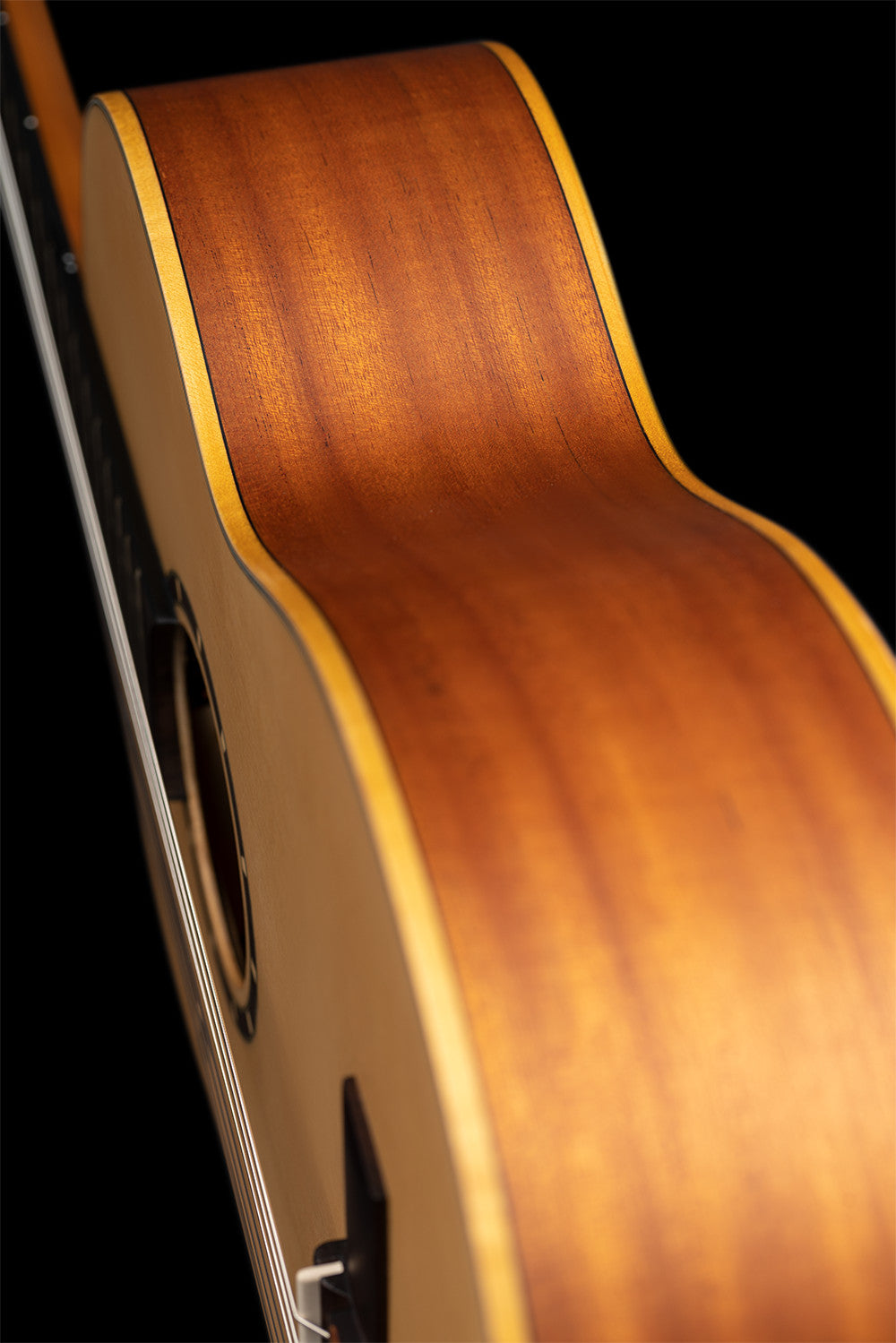 ORTEGA Family Series 4/4 Slim Neck Konzertgitarre 6 String Lefty - Mahagoni Natur + Bag