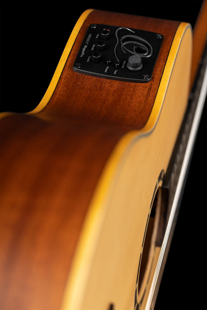 ORTEGA Family Series 4/4 Slim Neck Konzertgitarre 6 String - Fichte / Mahagoni Natur + Bag