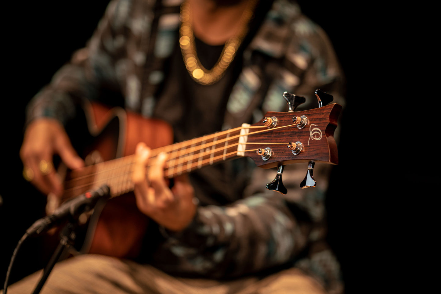 ORTEGA Deep Series 7 Medium Scale Acoustic Bass 4 String - Spruce / Mahogany Bourbon Fade