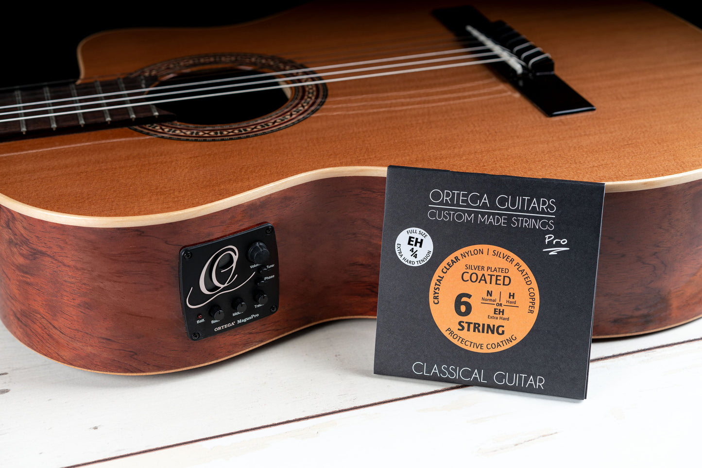 ORTEGA Custom Made Strings Pro 4/4 Mensur - Konzertgitarre 6 String