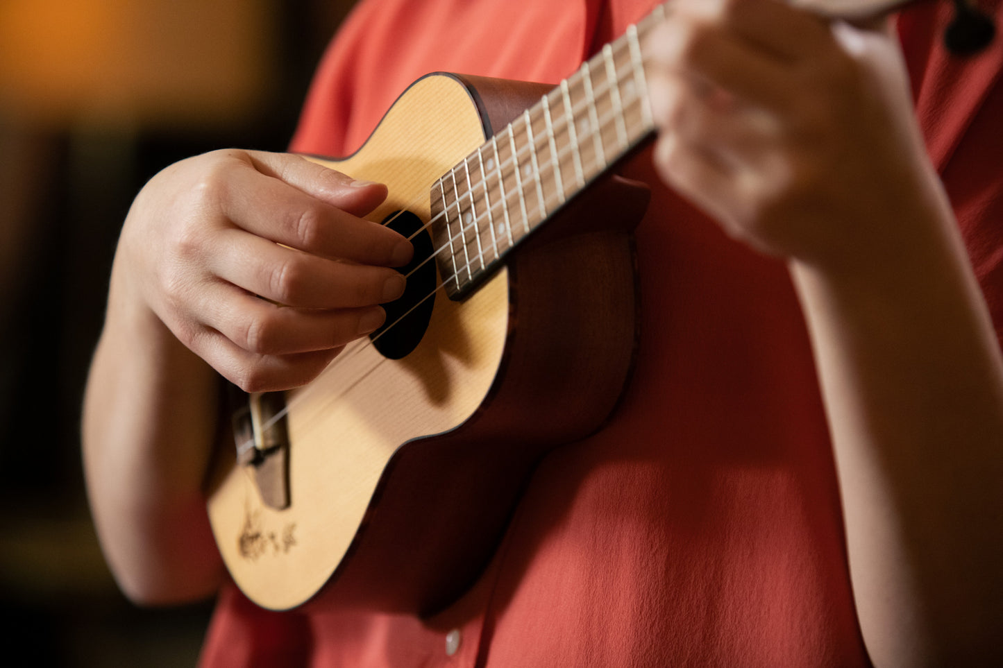 ORTEGA Bonfire Serie Sopran Ukulele 4 String - Fichte/Sapele Natur