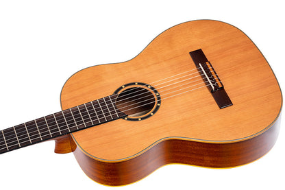ORTEGA Family Series 4/4 Konzertgitarre 6 String - Zeder / Mahagoni Gloss Natur + Bag