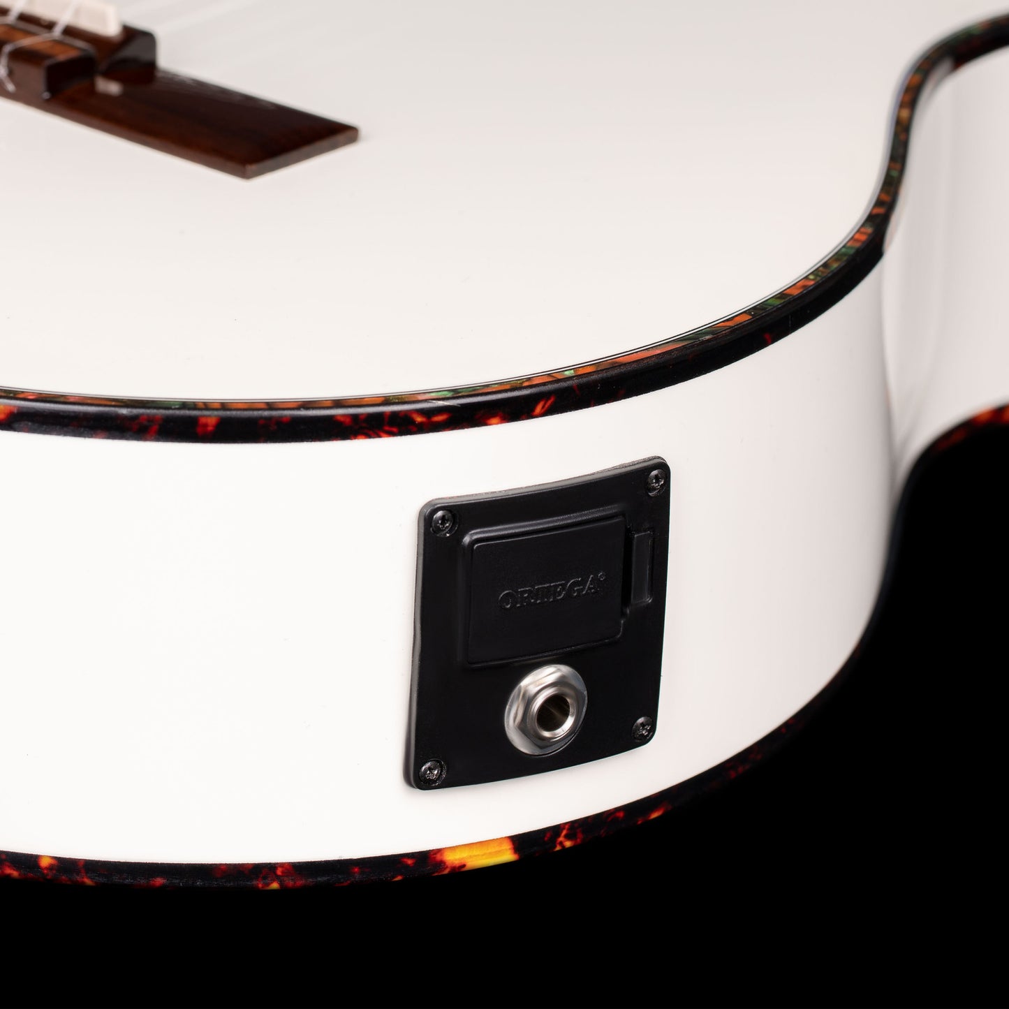 ORTEGA Family Series Pro 4/4 Konzertgitarre 6 String - Massive Fichte / Mahagoni White + Bag