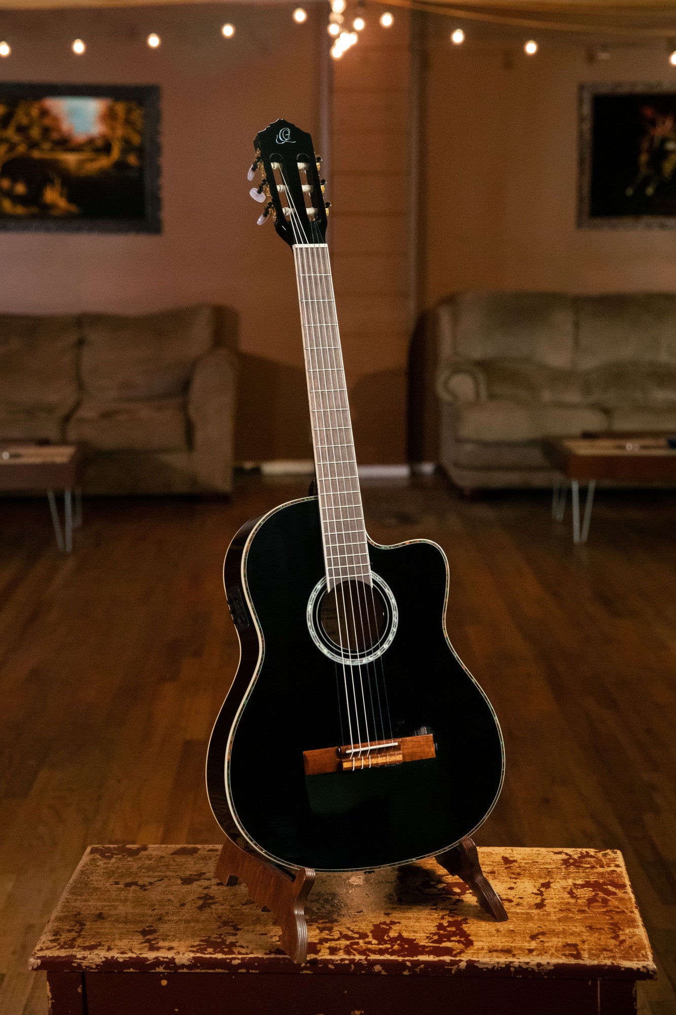 ORTEGA Family Series Pro 4/4 Konzertgitarre 6 String - Massive Fichte / Mahagoni Black + Bag