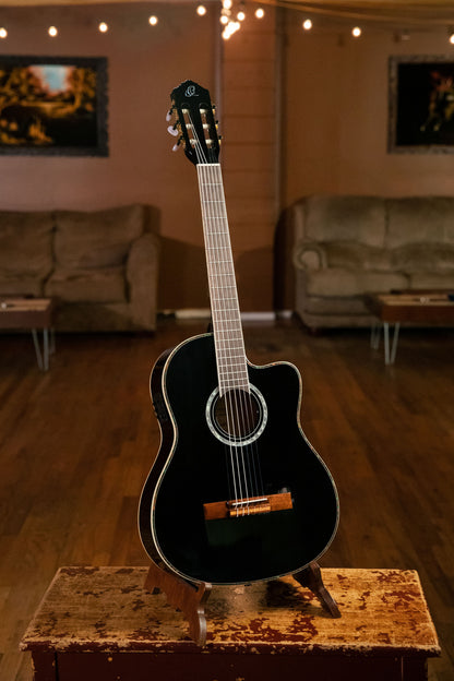 ORTEGA Family Series Pro 4/4 Konzertgitarre 6 String - Massive Fichte / Mahagoni Black + Bag
