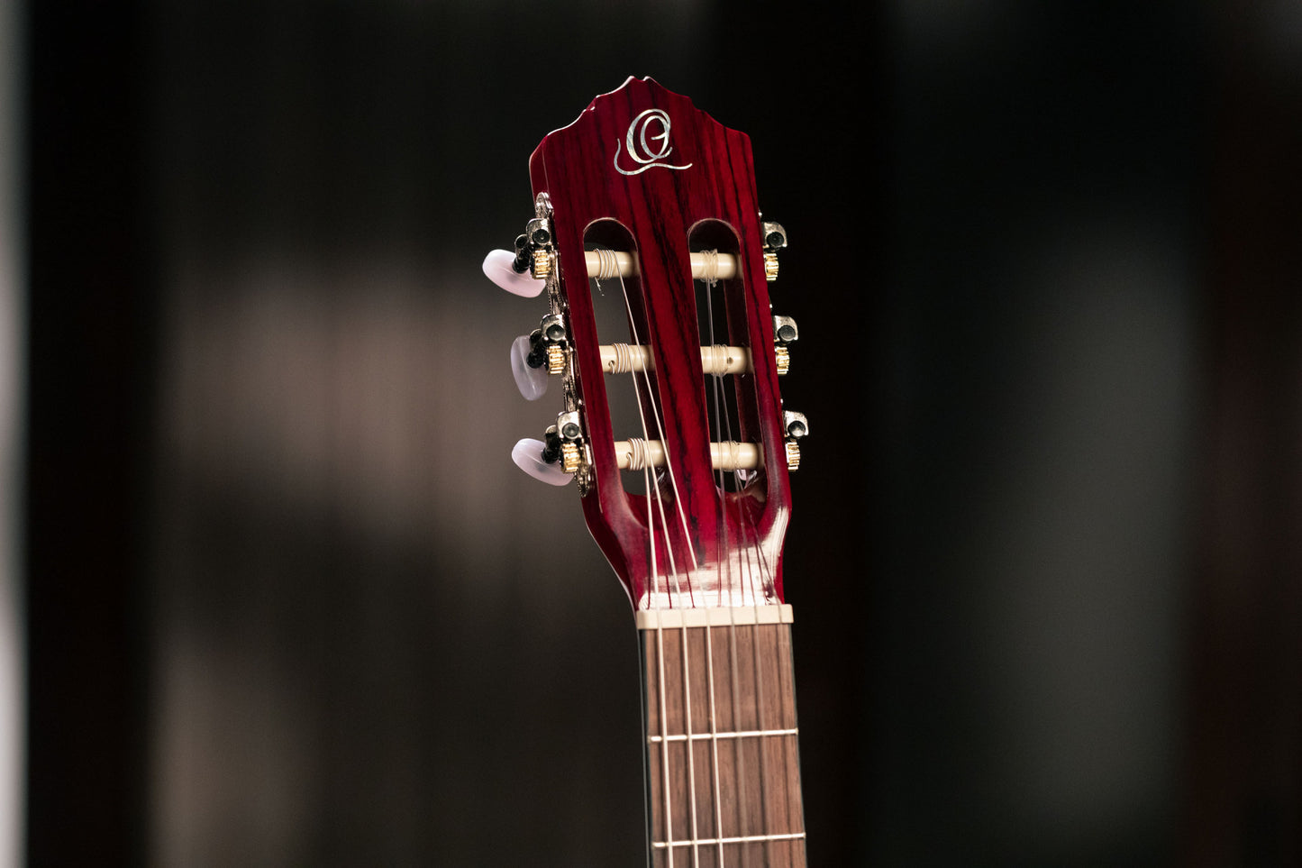 ORTEGA Family Series 4/4 Konzertgitarre 6 String - Weinrot + Bag