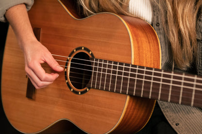 ORTEGA Family Series 4/4 Konzertgitarre 6 String - Zeder / Mahagoni Natur + Bag
