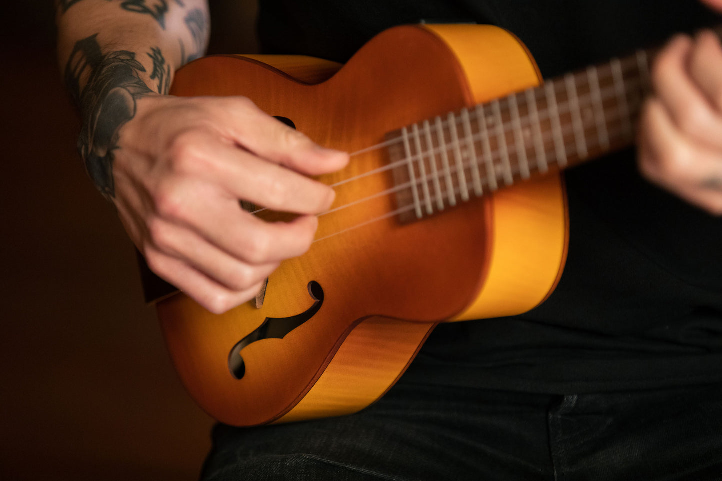 ORTEGA Custom Built Series Concert Ukulele 4 String - Honey Sunburst + Bag