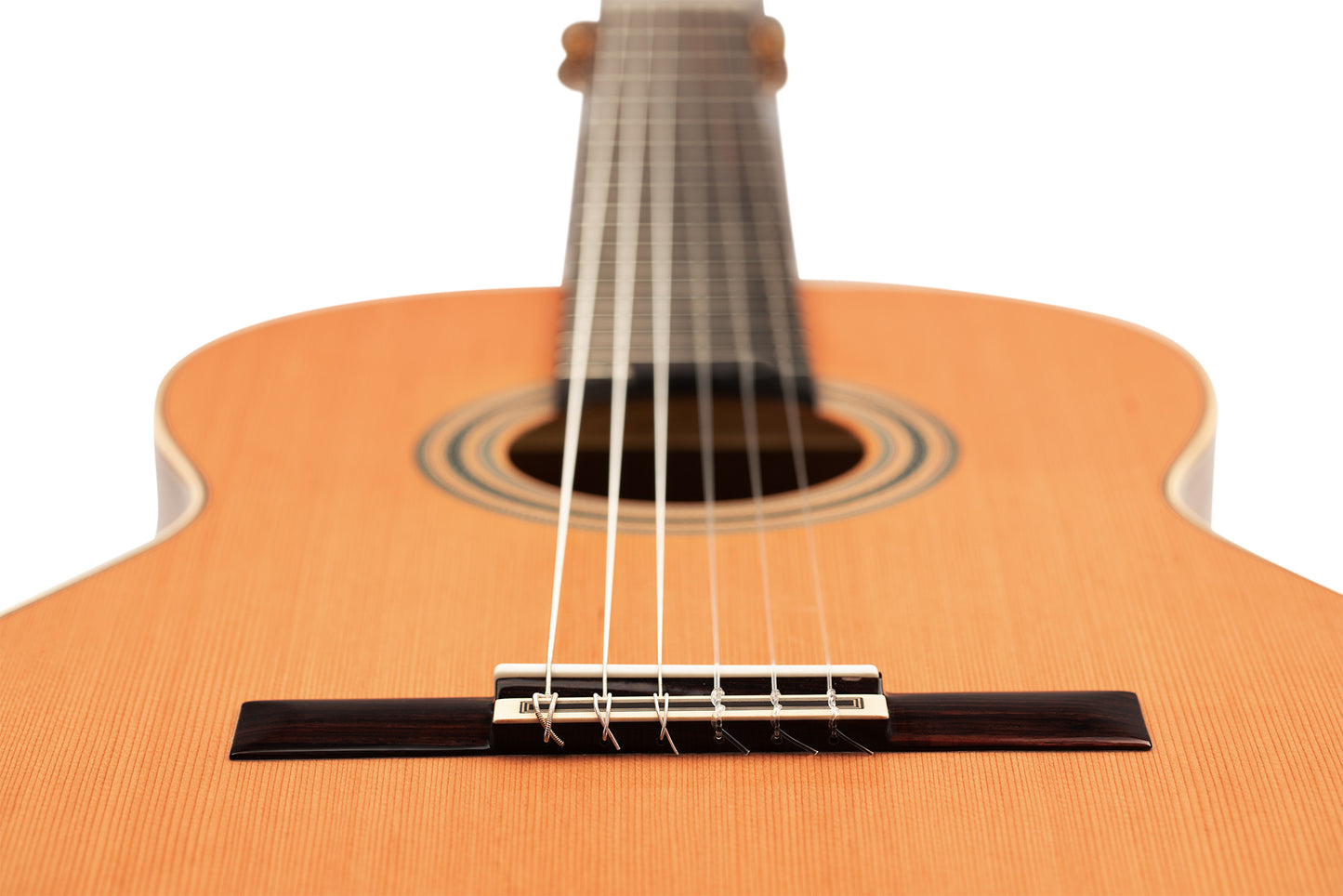 ORTEGA Traditional Series 4/4 Nylon String Guitar 6-String + Pro Gigbag
