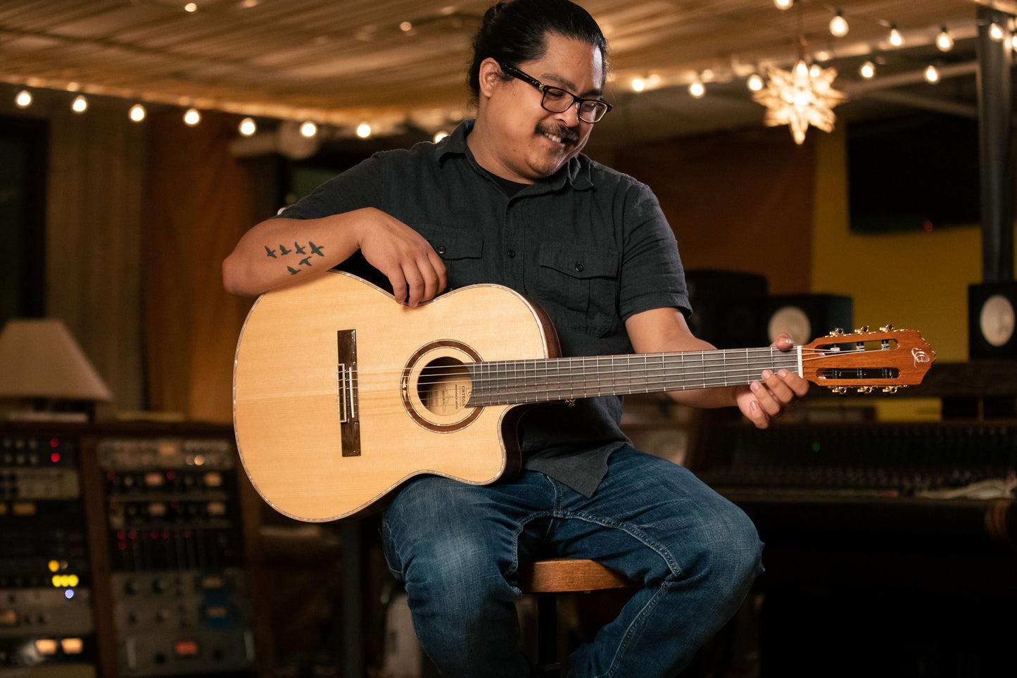 ORTEGA Performer Series 4/4 Thinline Konzertgitarre 6-String - Natural + Gigbag