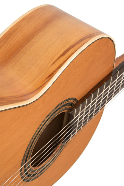 ORTEGA Traditional Series 4/4 Nylon String Guitar 6-String + Pro Gigbag