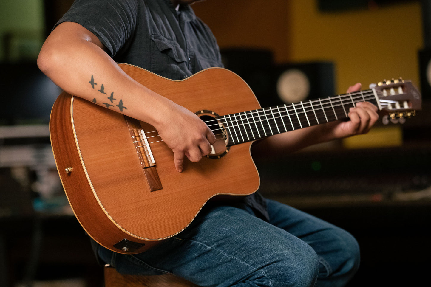 ORTEGA Family Series Pro 4/4 Konzertgitarre 6 String - Massive Zeder / Mahagoni Natur + Bag