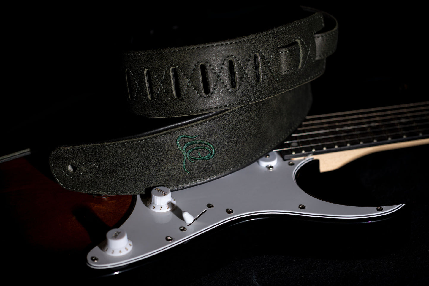ORTEGA Echtledergitarrengurt - Olive Tree