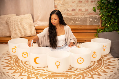 MEINL Sonic Energy Planetary Tuned Crystal Singing Bowl Chakra Set - 7 teilig