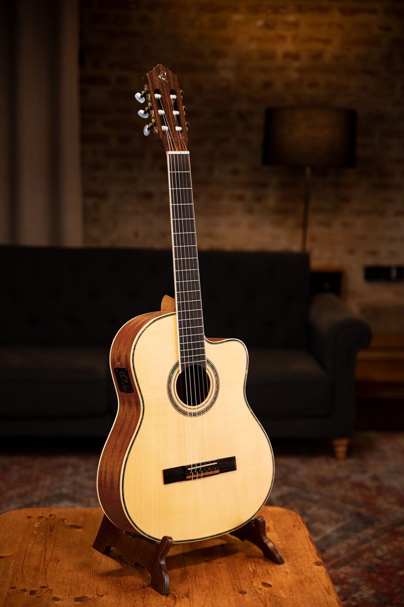 ORTEGA Family Series Pro 4/4 Classical Guitar 6 String - Solid Spruce / Mahogany Natural + Bag